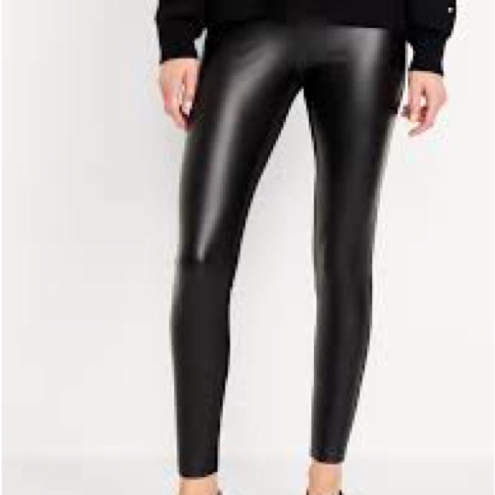 Old Navy Black Leggings with Glossy Finish and Skin-Tight Fit